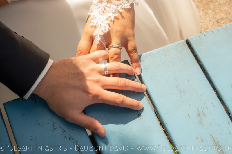 Photo mariage dans cabine téléphonique anglaise