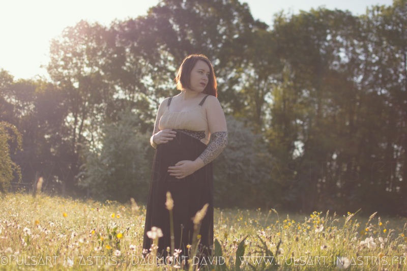 femme enceinte en bord de mer