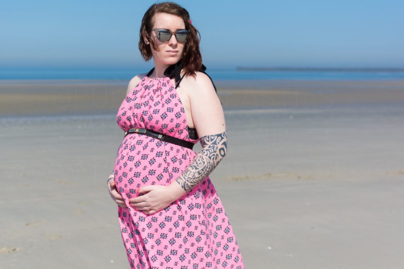 femme enceinte en bord de mer