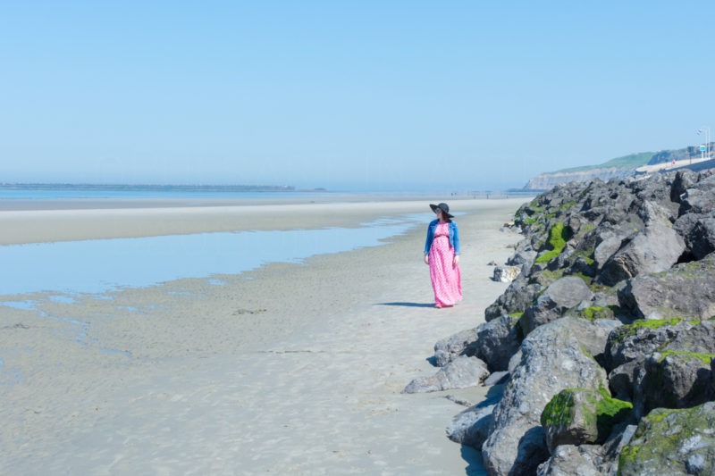 femme enceinte en bord de mer