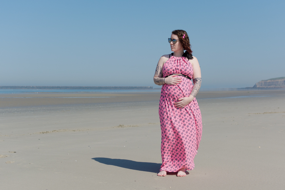 femme enceinte en bord de mer